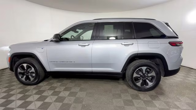 2022 Silver Zynith Jeep Grand Cherokee 4xe 4X4 SUV