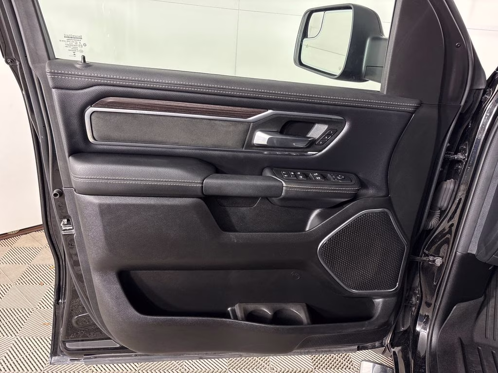 2026 Diamond Black Crystal Pearlcoat Ram 1500 Laramie 4X4 Truck