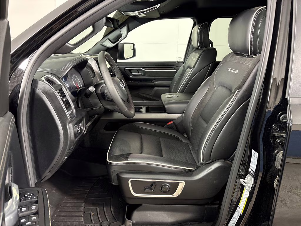 2026 Diamond Black Crystal Pearlcoat Ram 1500 Laramie 4X4 Truck