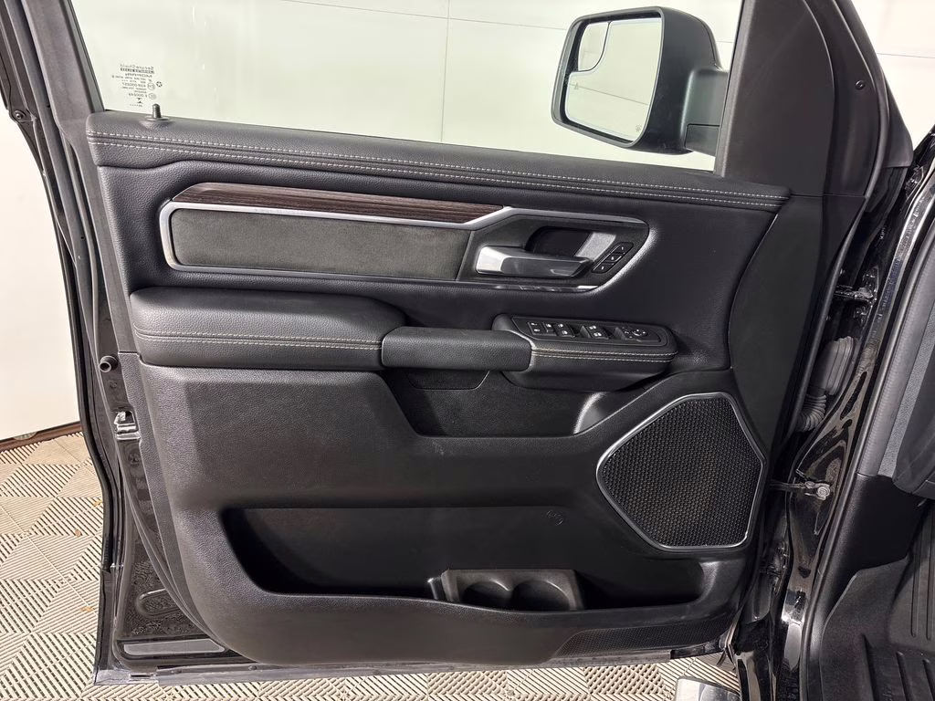 2026 Diamond Black Crystal Pearlcoat Ram 1500 Laramie 4X4 Truck