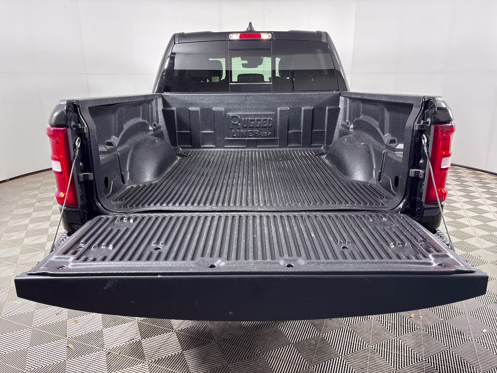 2026 Diamond Black Crystal Pearlcoat Ram 1500 Laramie 4X4 Truck