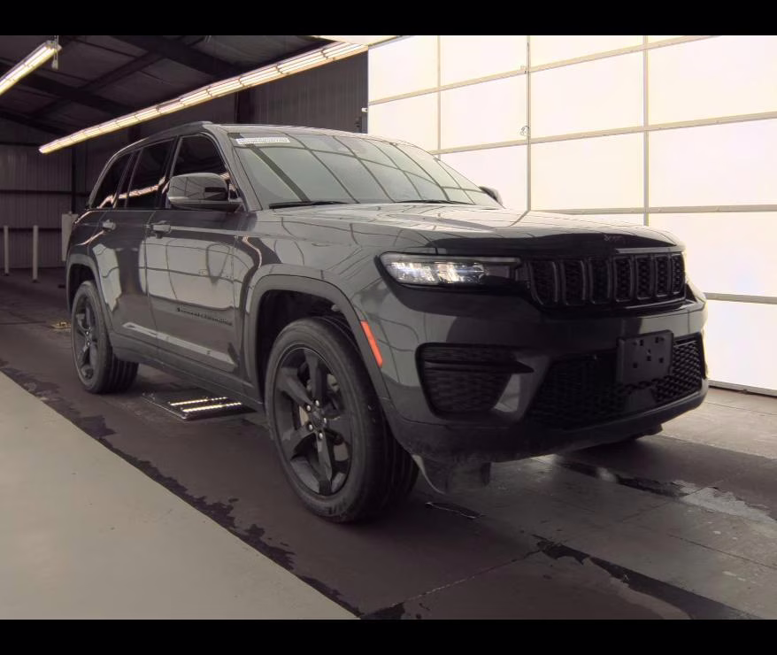 2023 Baltic Gray Metallic Clearcoat Jeep Grand Cherokee Altitude 4X4 SUV