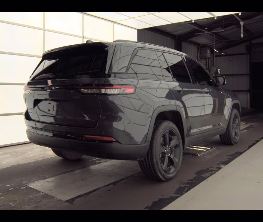 2023 Baltic Gray Metallic Clearcoat Jeep Grand Cherokee Altitude 4X4 SUV