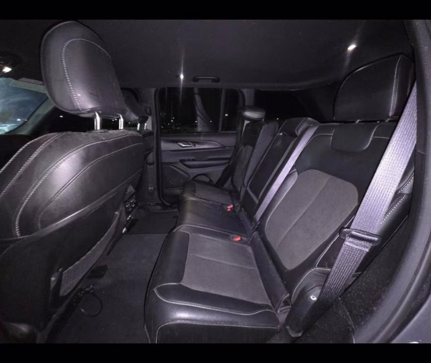 2023 Baltic Gray Metallic Clearcoat Jeep Grand Cherokee Altitude 4X4 SUV