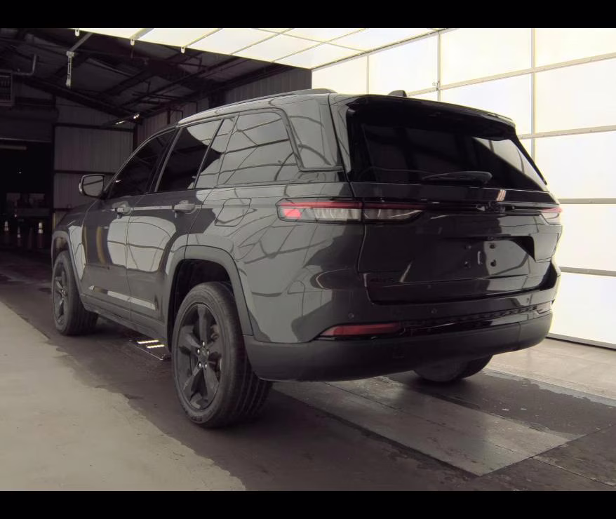 2023 Baltic Gray Metallic Clearcoat Jeep Grand Cherokee Altitude 4X4 SUV