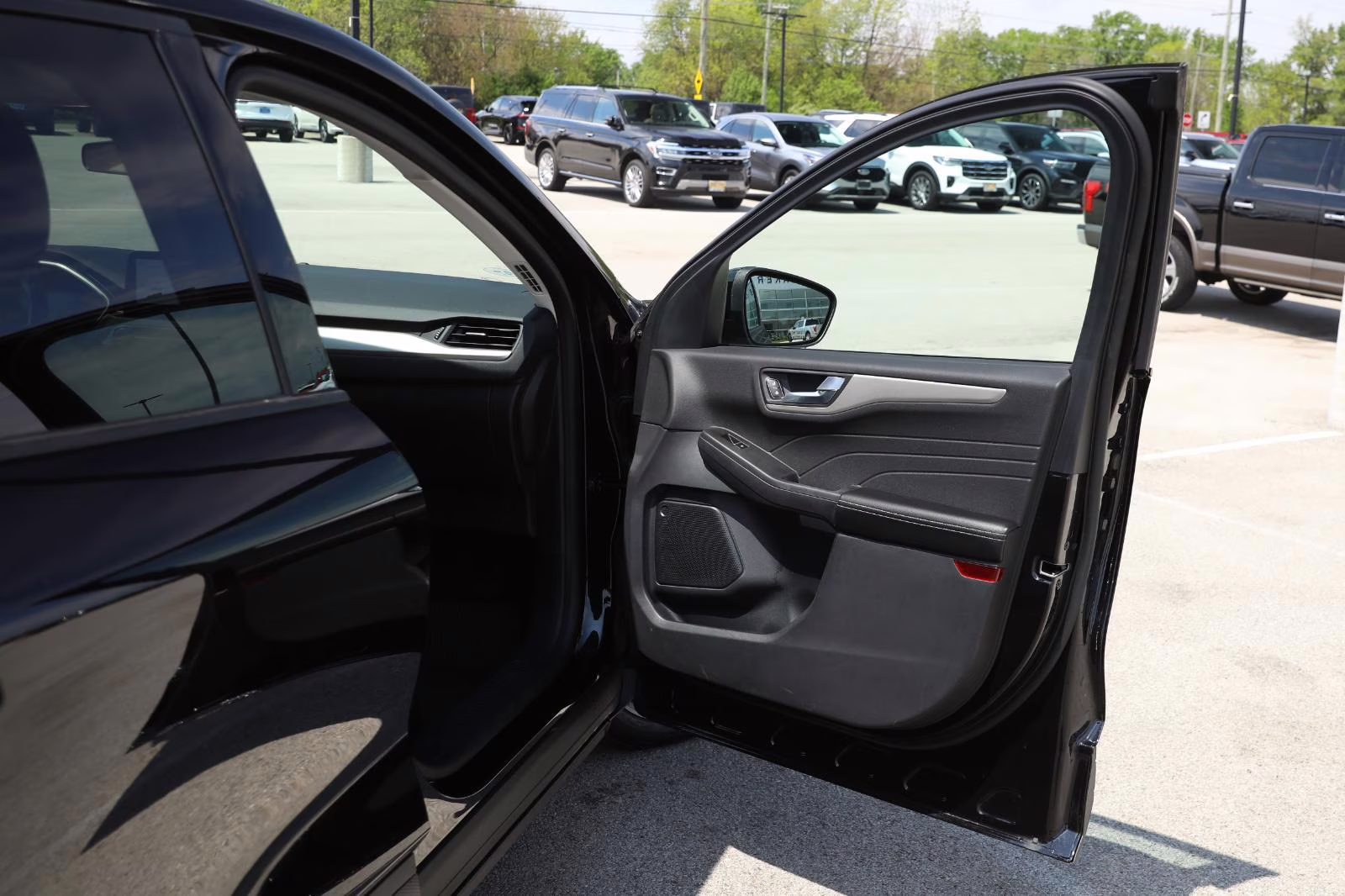 2021 Agate Black Metallic Ford Escape SE AWD SUV