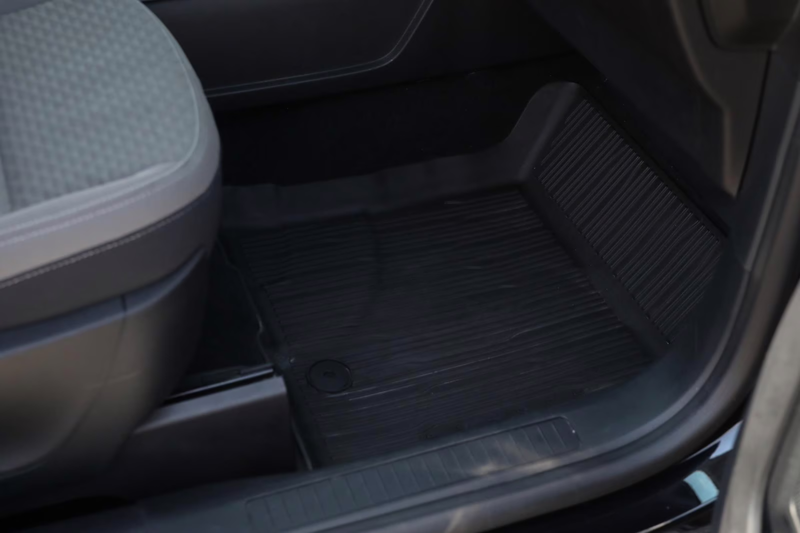 2021 Agate Black Metallic Ford Escape SE AWD SUV