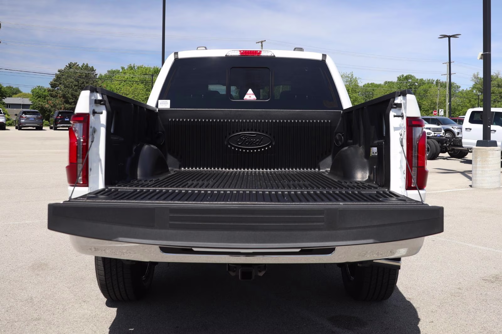 2026 Star White Metallic Tri-Coat Ford F-150 LARIAT 4X4 Truck