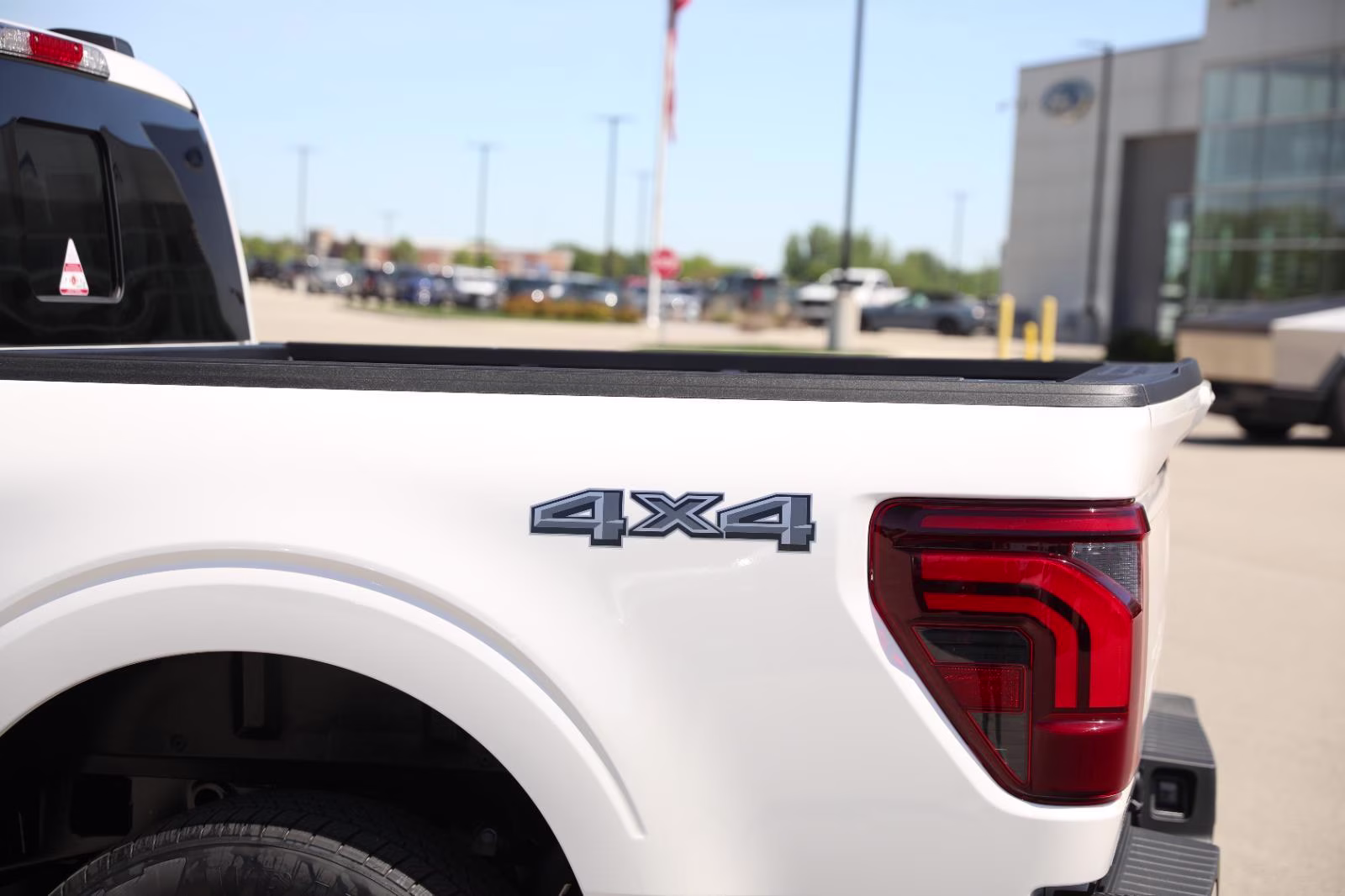 2026 Star White Metallic Tri-Coat Ford F-150 LARIAT 4X4 Truck