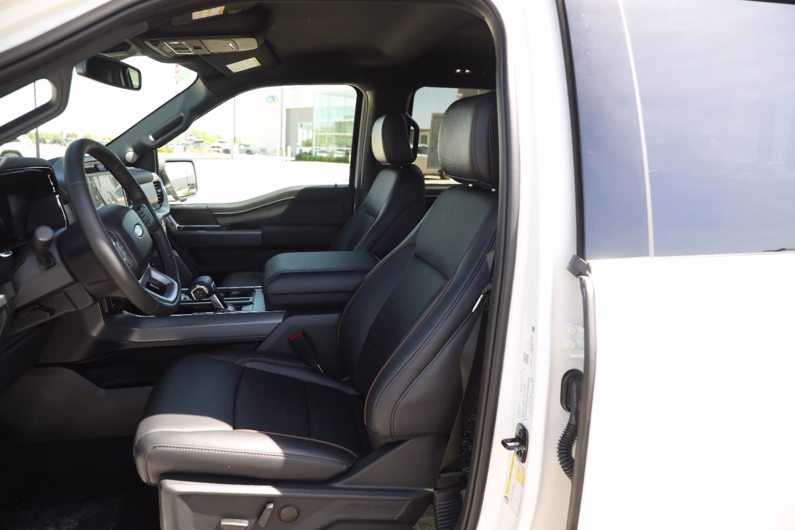 2026 Star White Metallic Tri-Coat Ford F-150 LARIAT 4X4 Truck