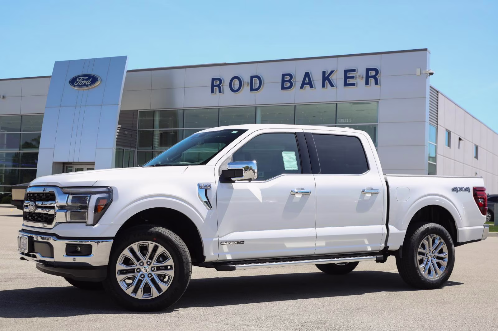 2026 Star White Metallic Tri-Coat Ford F-150 LARIAT 4X4 Truck