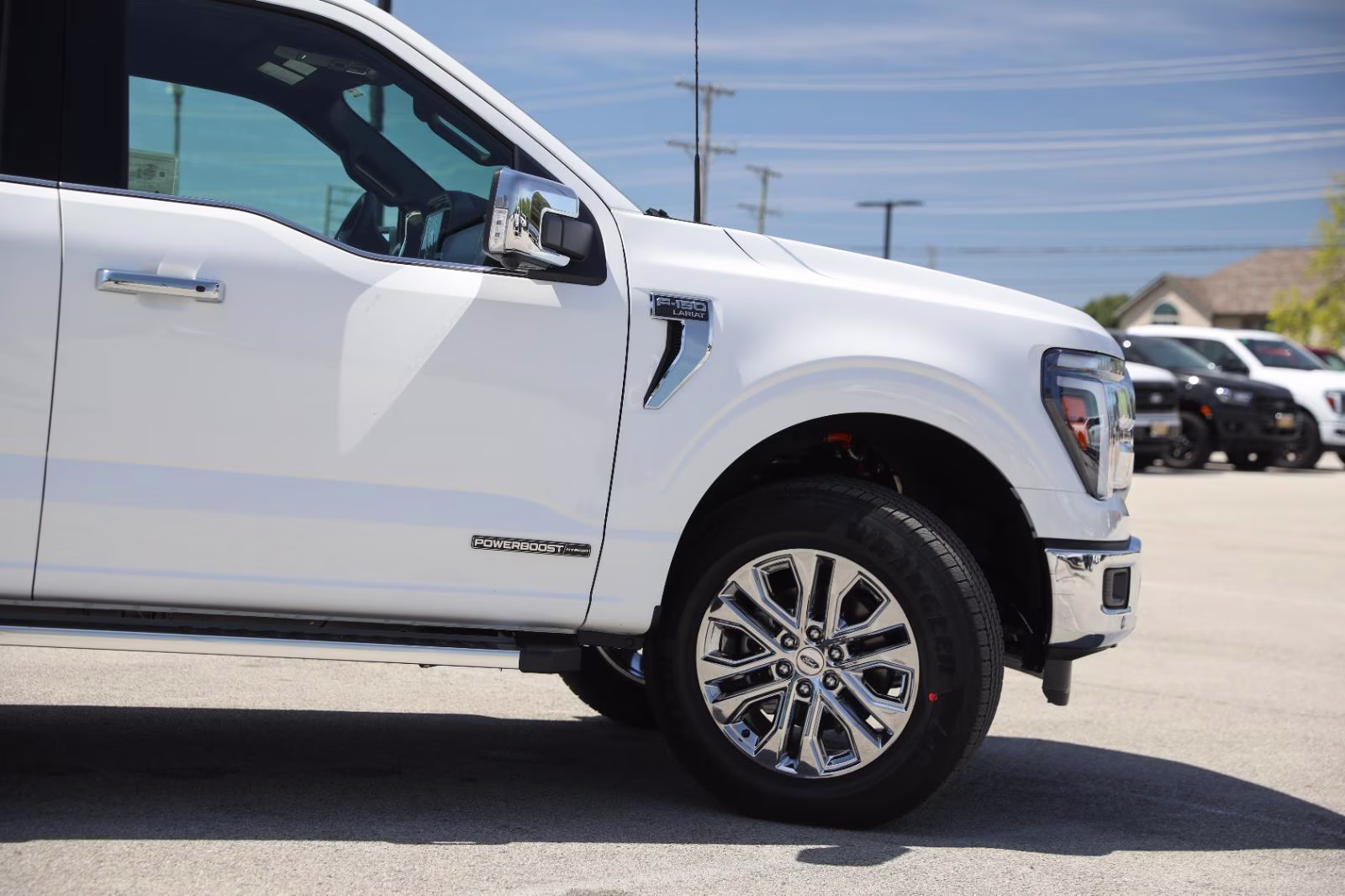 2026 Star White Metallic Tri-Coat Ford F-150 LARIAT 4X4 Truck