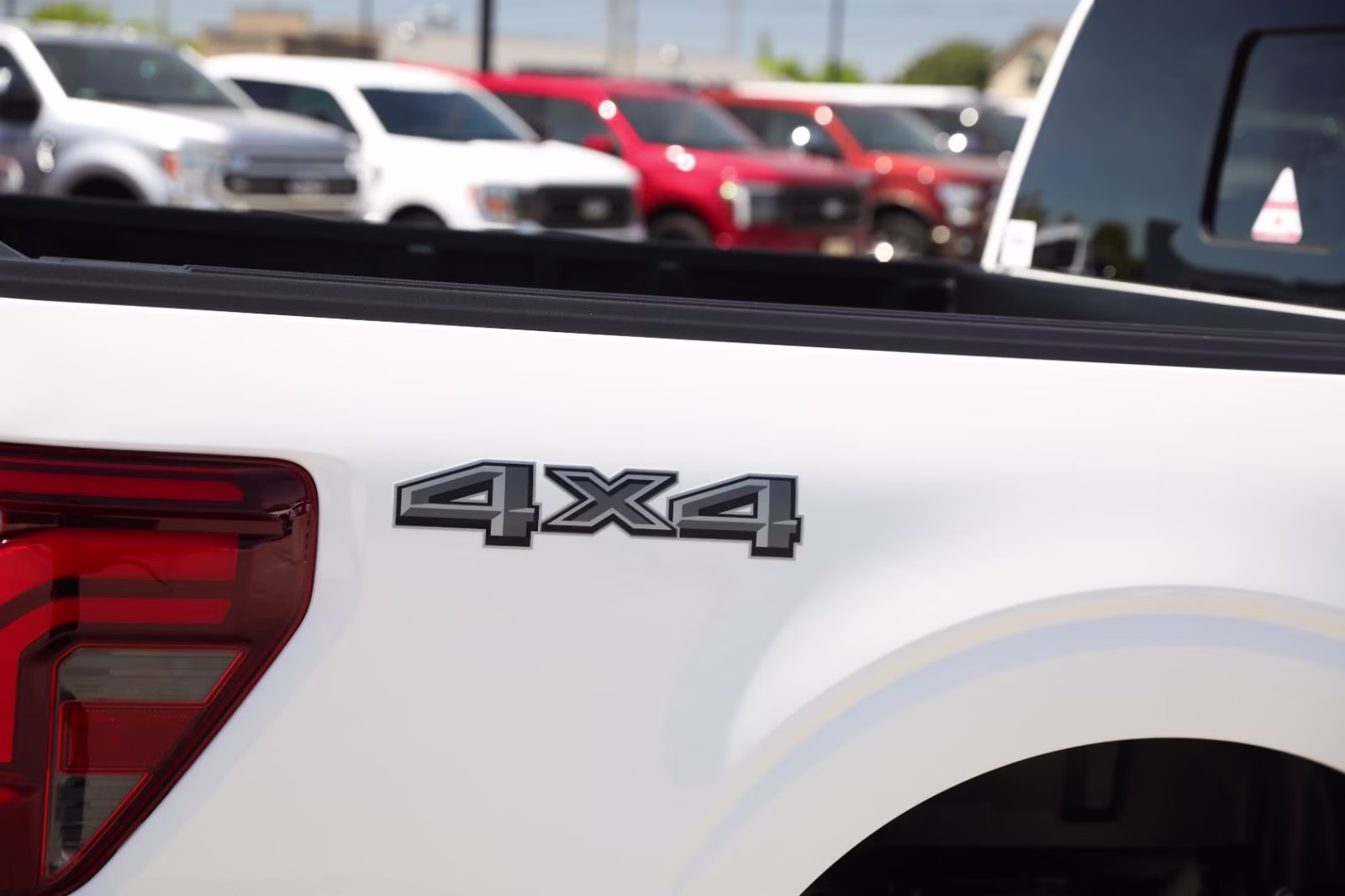 2026 Star White Metallic Tri-Coat Ford F-150 LARIAT 4X4 Truck