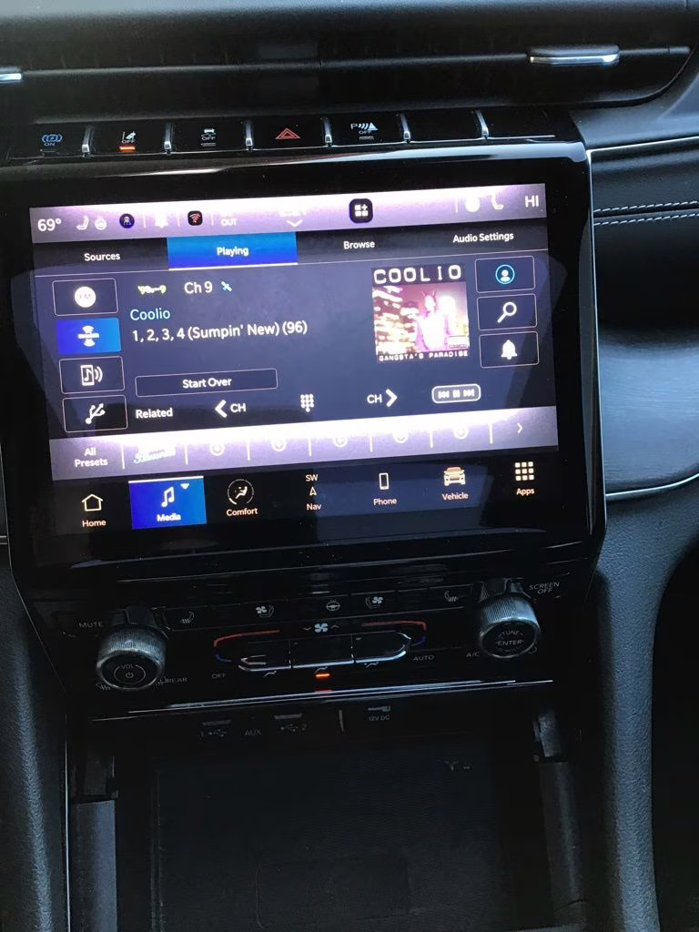 2023 Diamond Black Crystal Pearlcoat Jeep Grand Cherokee Overland 4xe 4X4 SUV