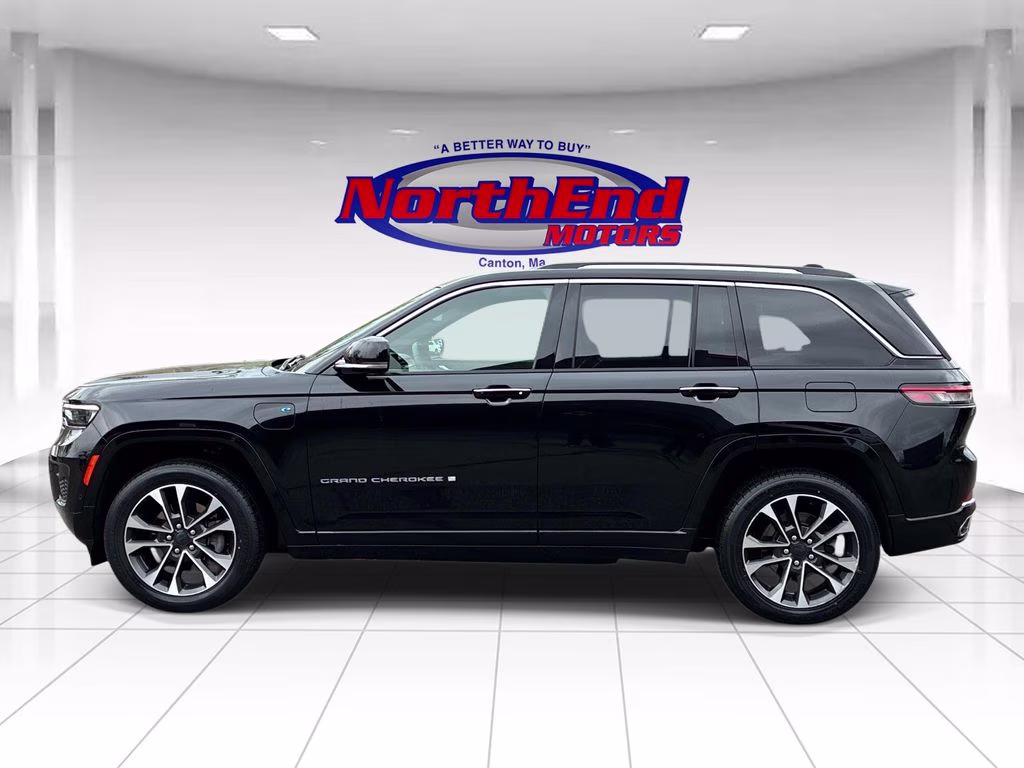 2023 Diamond Black Crystal Pearlcoat Jeep Grand Cherokee Overland 4xe 4X4 SUV