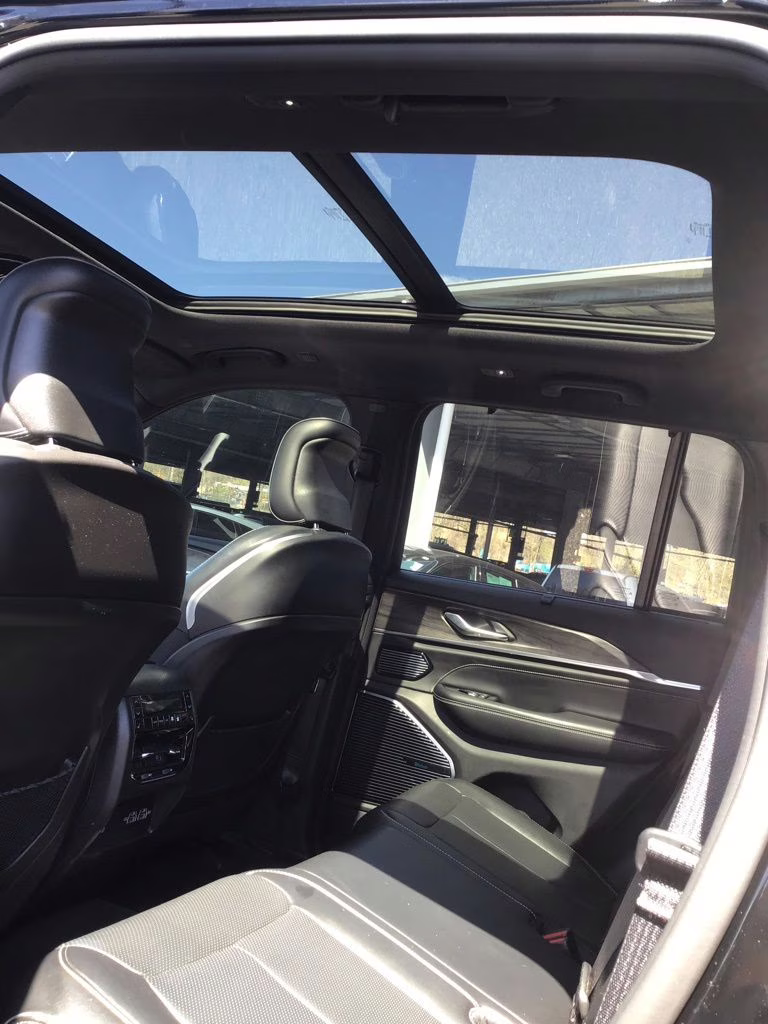 2023 Diamond Black Crystal Pearlcoat Jeep Grand Cherokee Overland 4xe 4X4 SUV