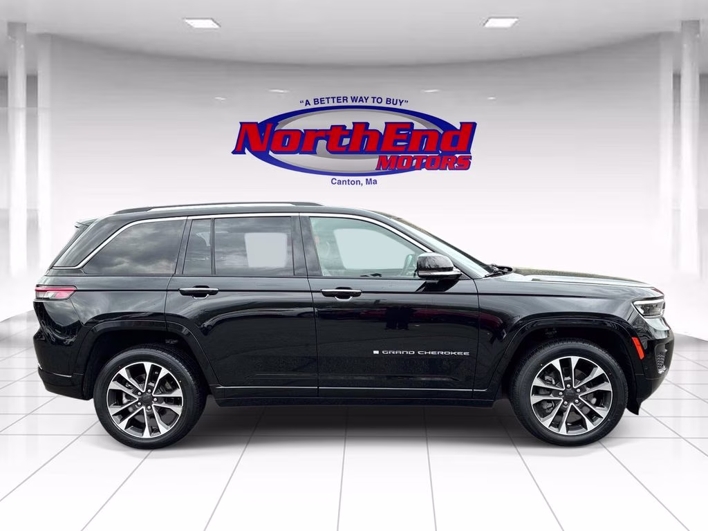 2023 Diamond Black Crystal Pearlcoat Jeep Grand Cherokee Overland 4xe 4X4 SUV