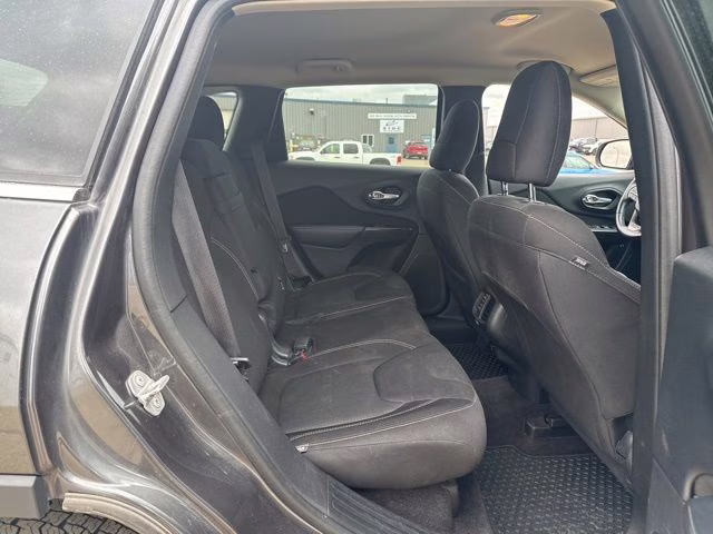 2016 Granite Crystal Metallic Clearcoat Jeep Cherokee Latitude 4X4 SUV