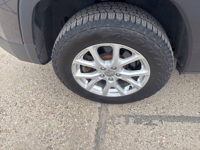 2016 Granite Crystal Metallic Clearcoat Jeep Cherokee Latitude 4X4 SUV