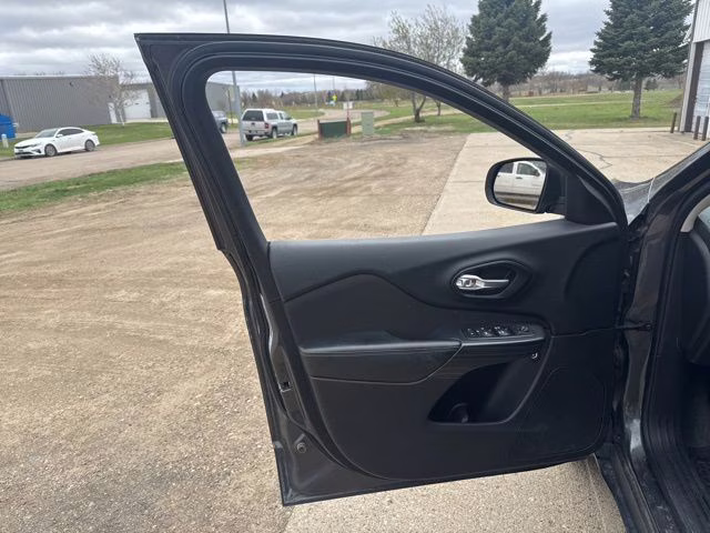 2016 Granite Crystal Metallic Clearcoat Jeep Cherokee Latitude 4X4 SUV