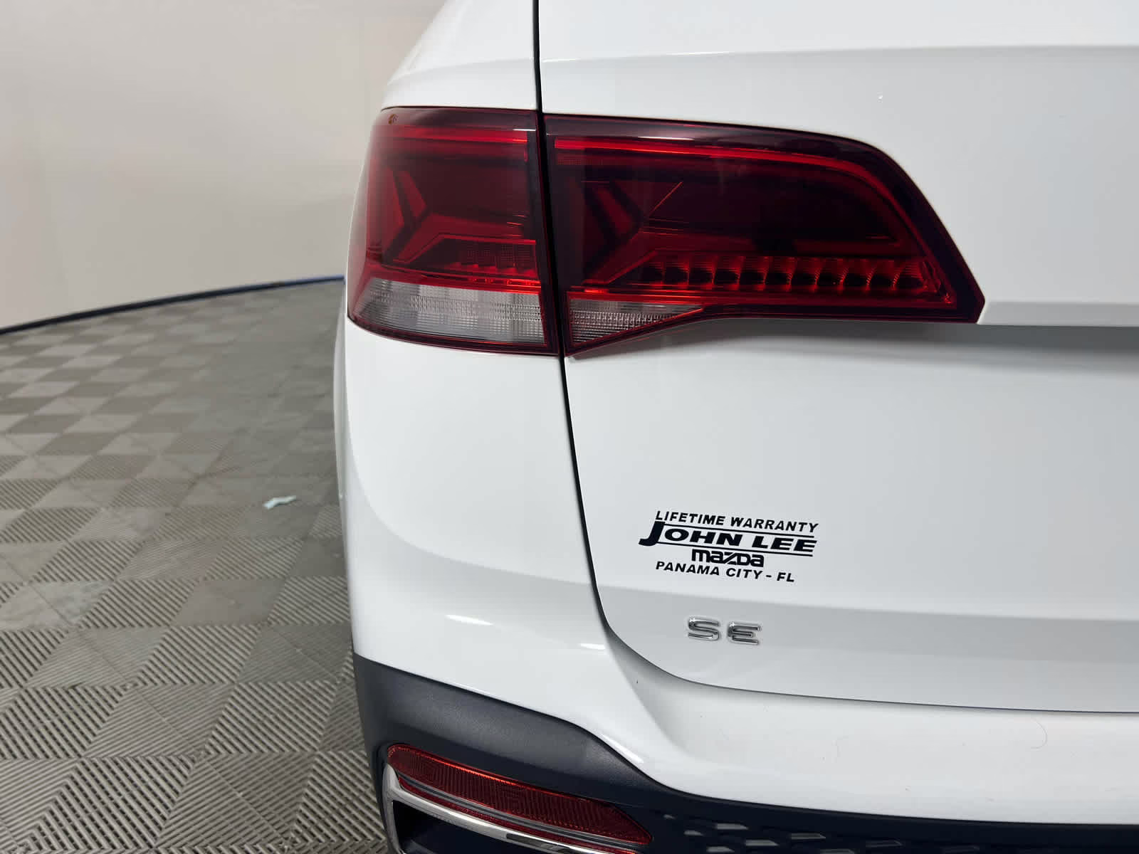 2022 Pure White Volkswagen Taos SE FWD