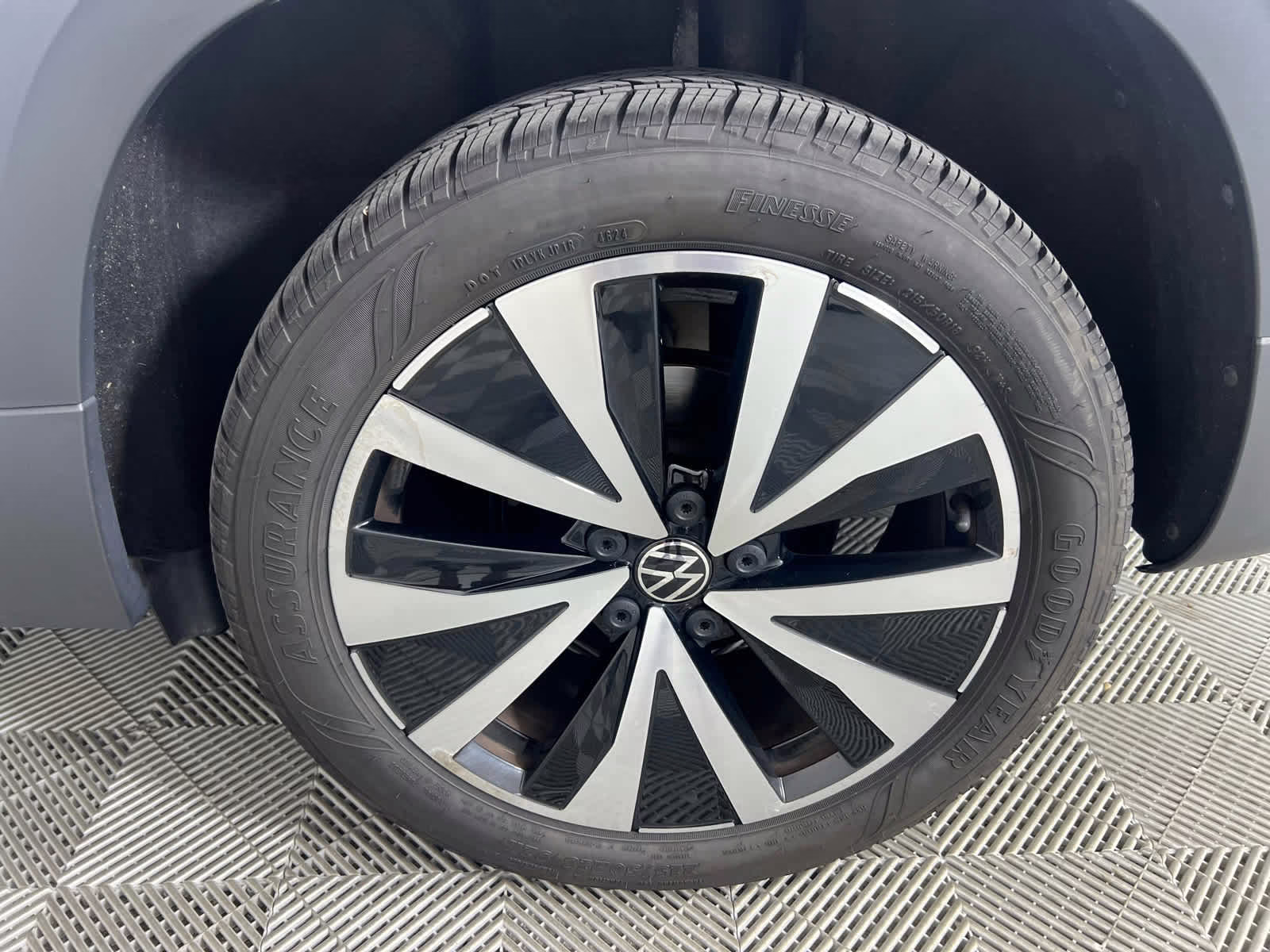 2022 Pure White Volkswagen Taos SE FWD SUV