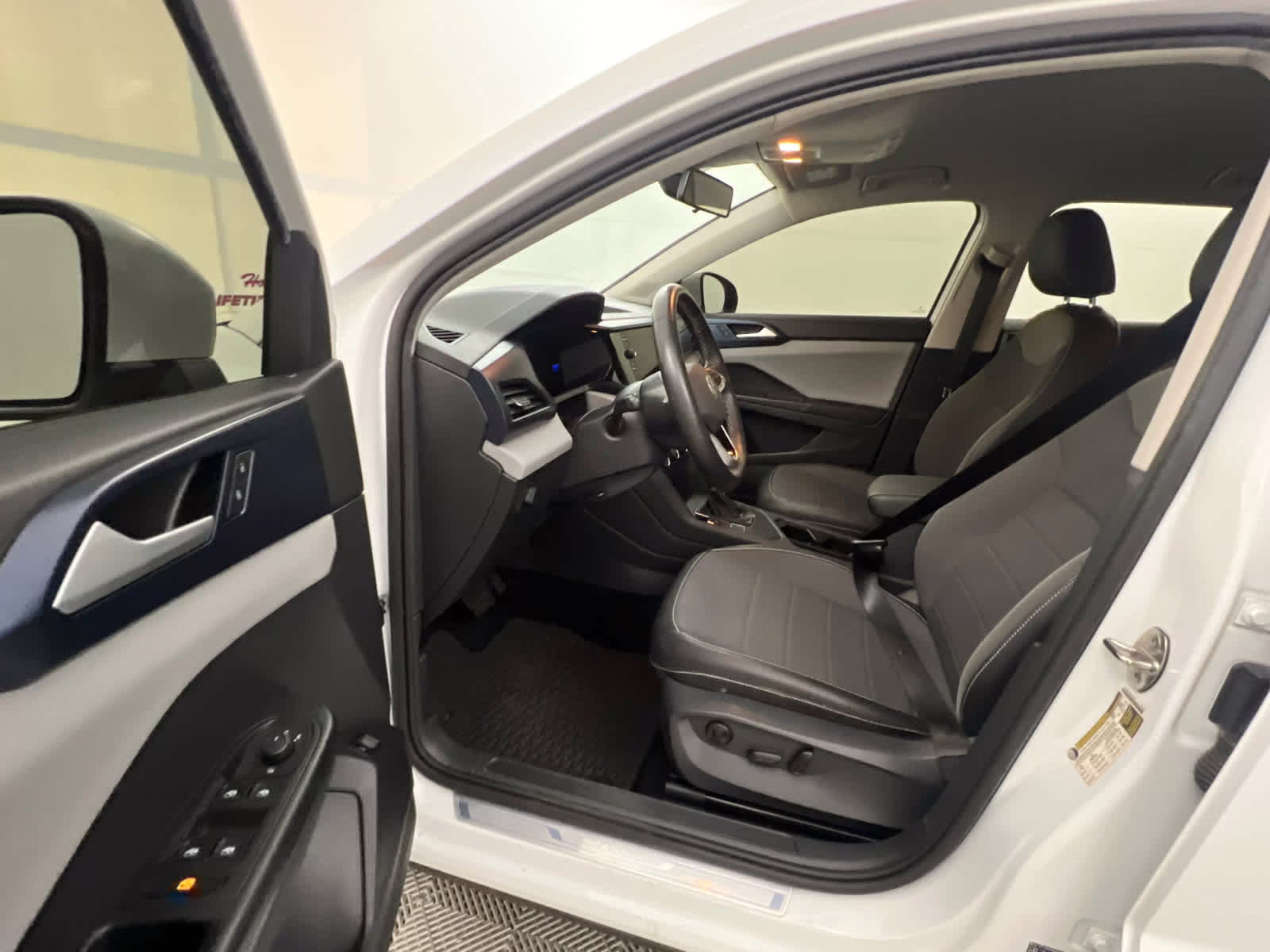 2022 Pure White Volkswagen Taos SE FWD SUV