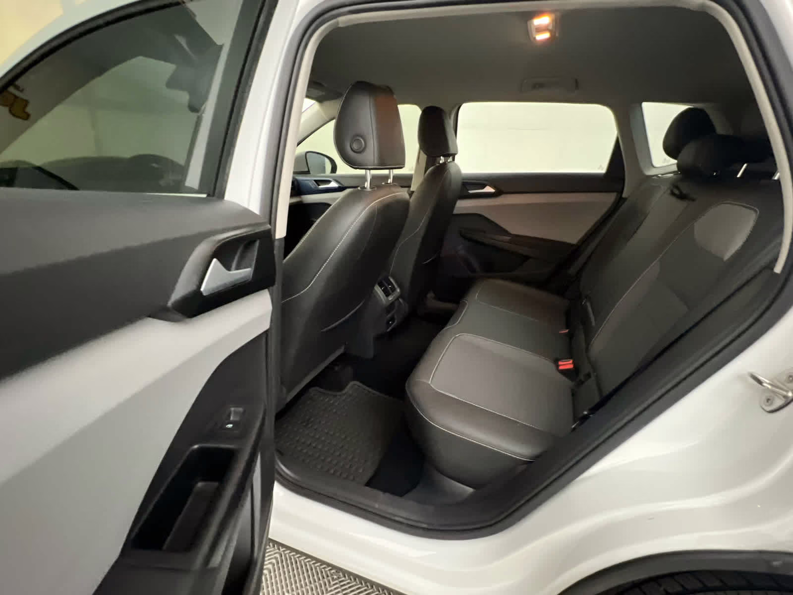 2022 Pure White Volkswagen Taos SE FWD