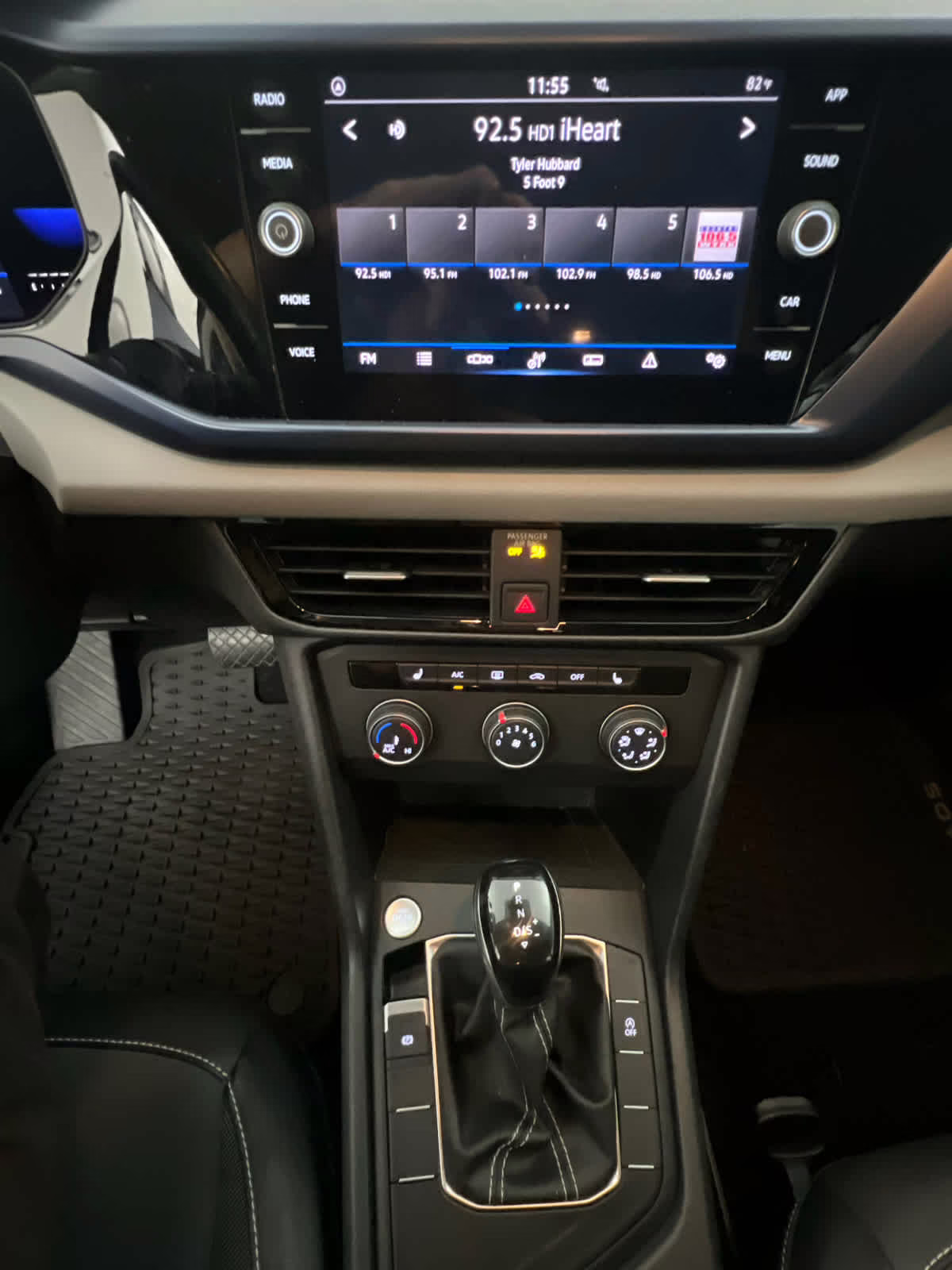 2022 Pure White Volkswagen Taos SE FWD SUV