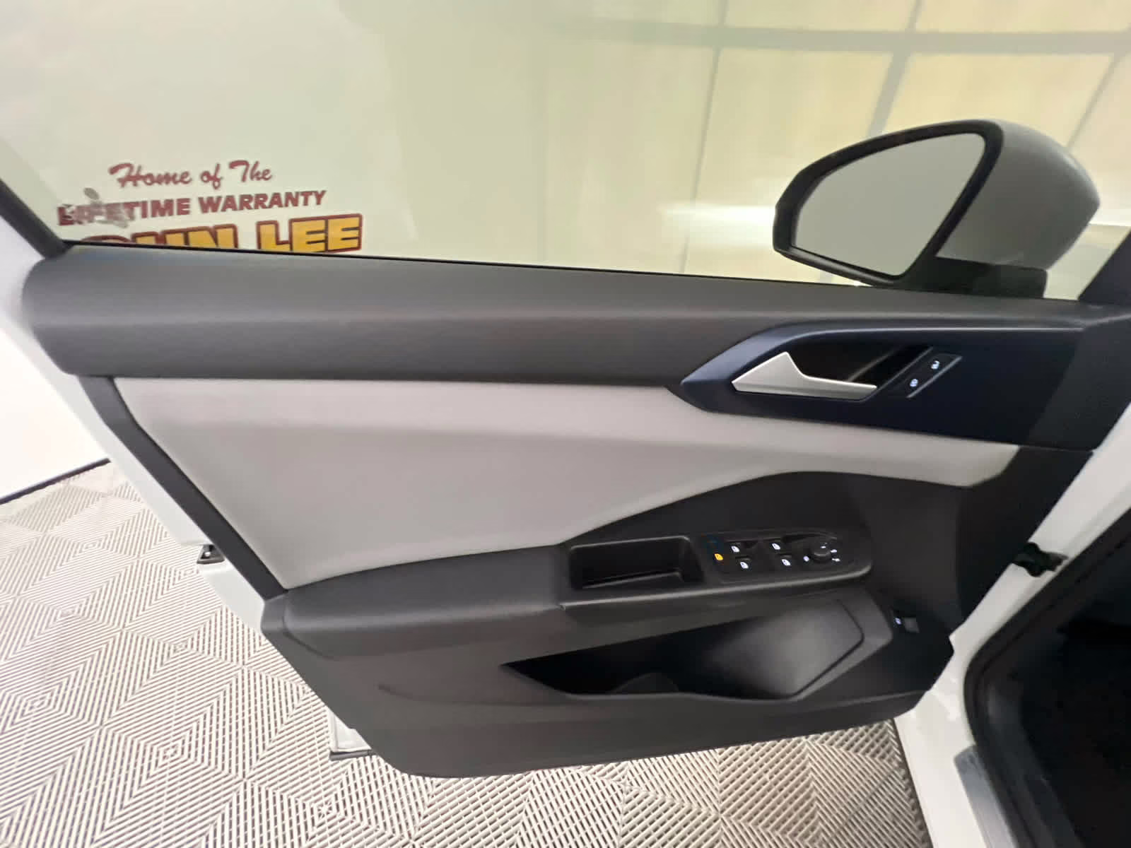 2022 Pure White Volkswagen Taos SE FWD