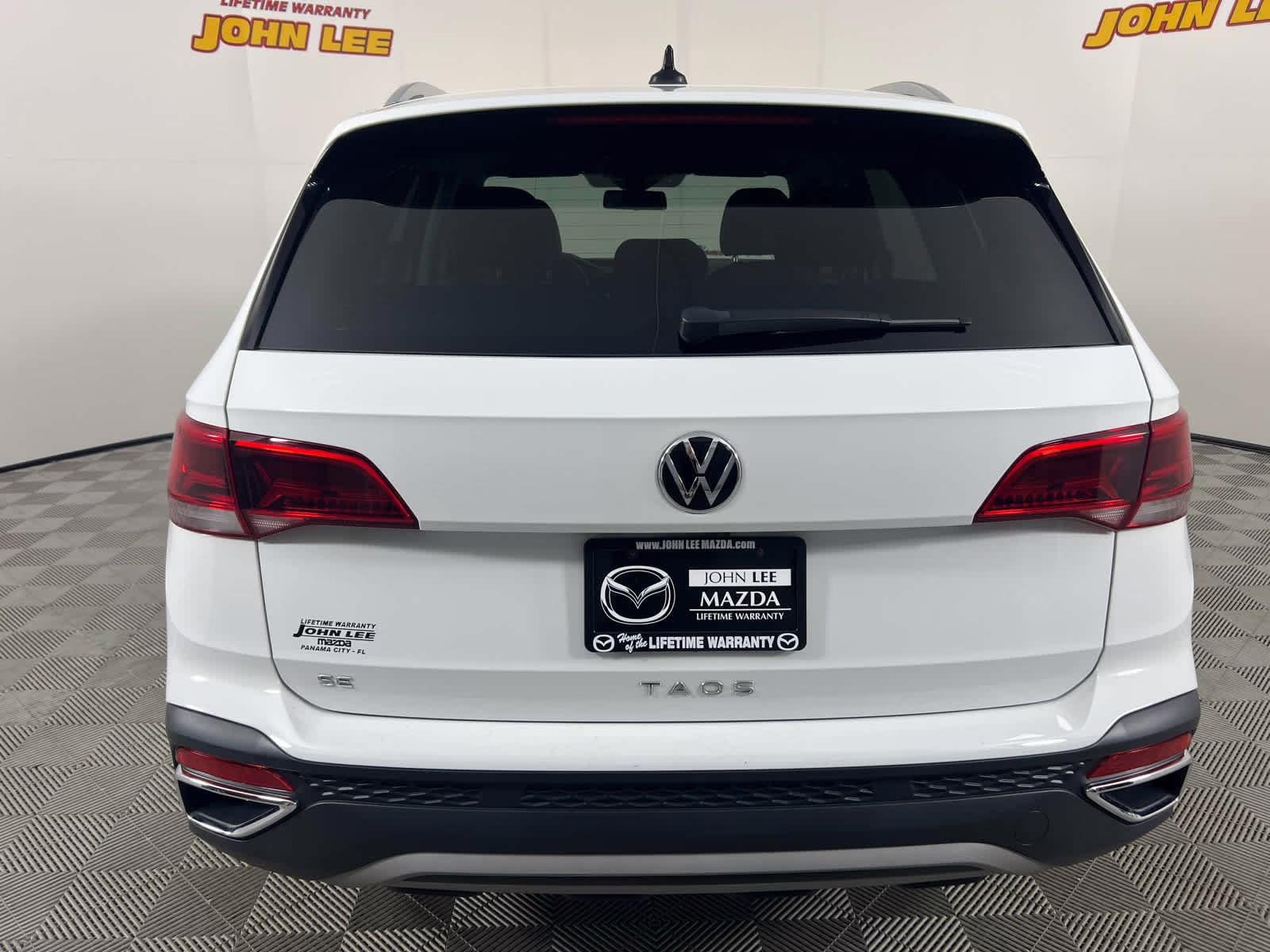 2022 Pure White Volkswagen Taos SE FWD