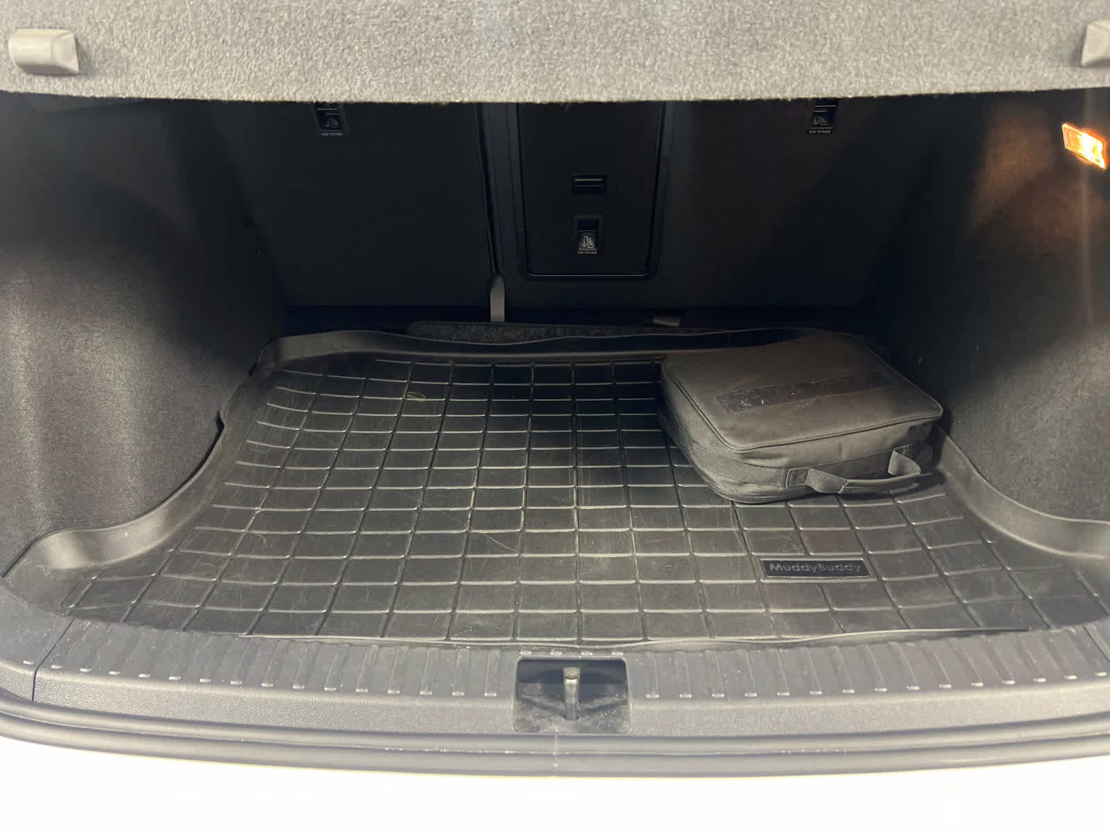 2022 Pure White Volkswagen Taos SE FWD