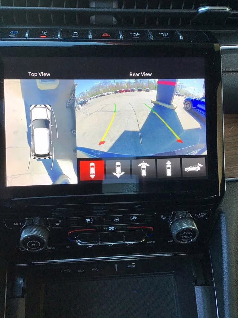 2023 Diamond Black Crystal Pearlcoat Jeep Grand Cherokee 4X4 SUV