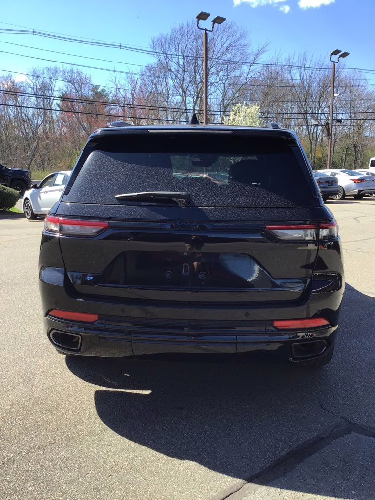 2023 Diamond Black Crystal Pearlcoat Jeep Grand Cherokee 4X4 SUV