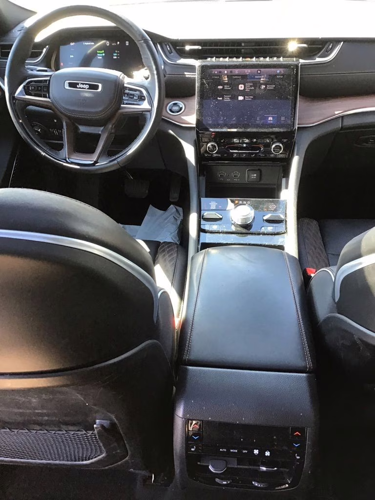 2023 Diamond Black Crystal Pearlcoat Jeep Grand Cherokee 4X4 SUV