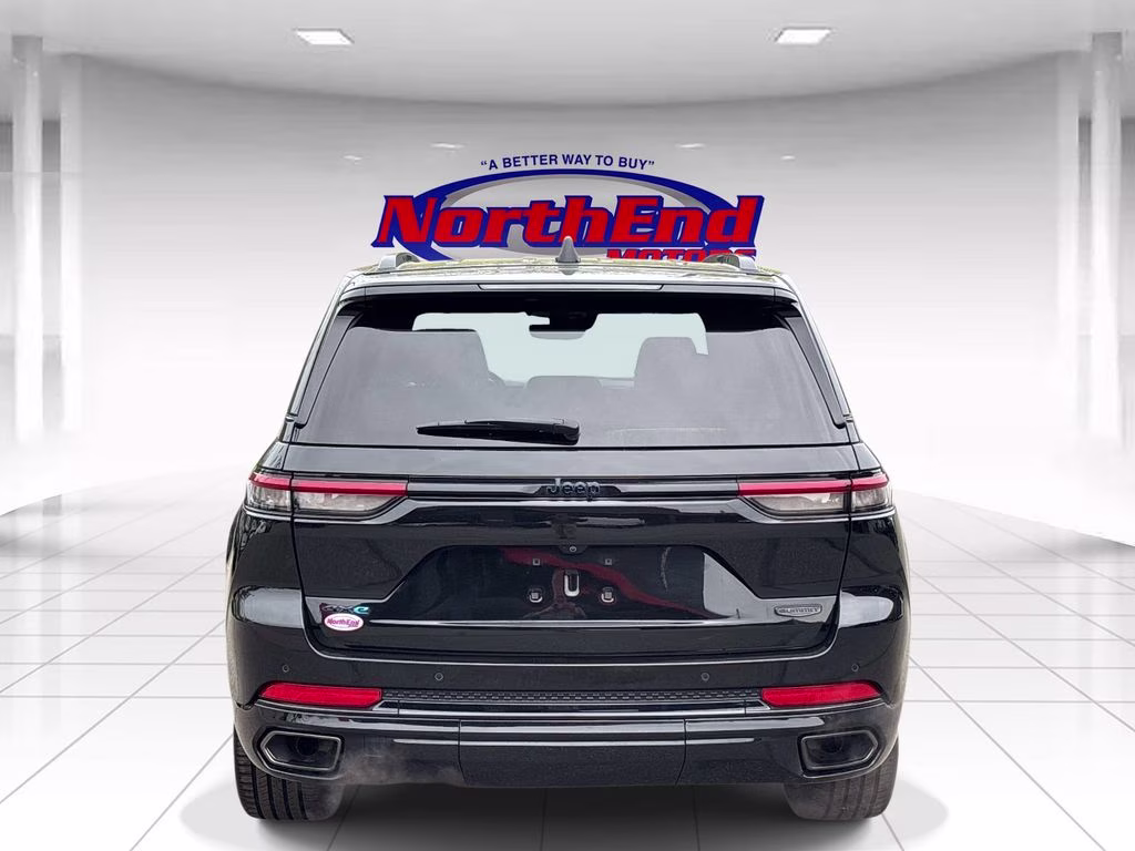 2023 Diamond Black Crystal Pearlcoat Jeep Grand Cherokee Summit 4xe 4X4 SUV
