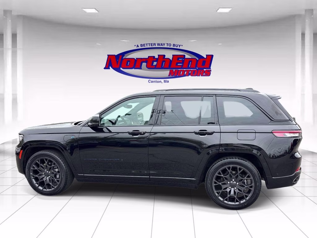 2023 Diamond Black Crystal Pearlcoat Jeep Grand Cherokee Summit 4xe 4X4 SUV
