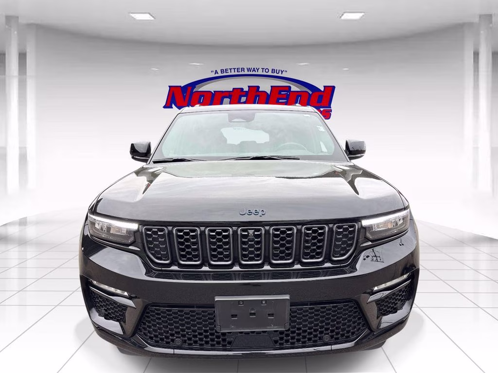 2023 Diamond Black Crystal Pearlcoat Jeep Grand Cherokee Summit 4xe 4X4 SUV