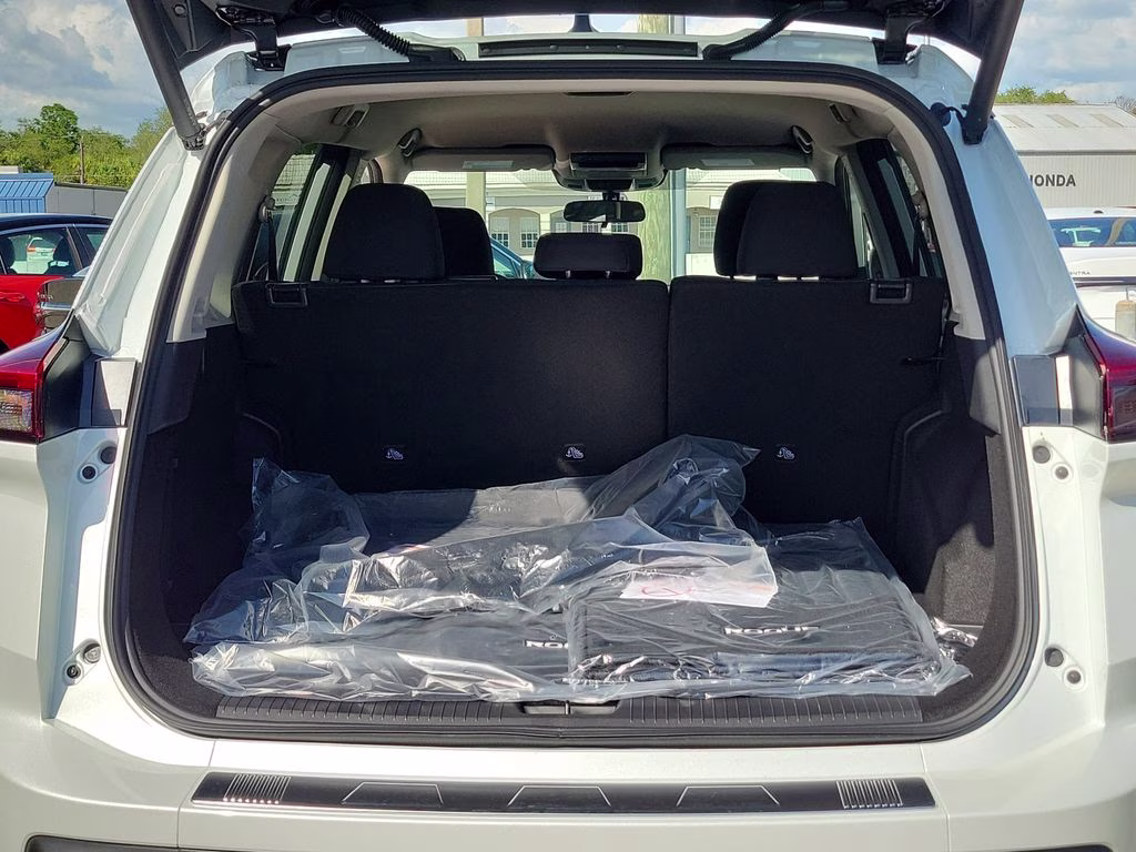 2026 Everest White Pearl Tricoat Nissan Rogue SV FWD SUV