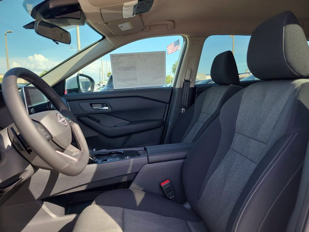 2026 Everest White Pearl Tricoat Nissan Rogue SV FWD SUV