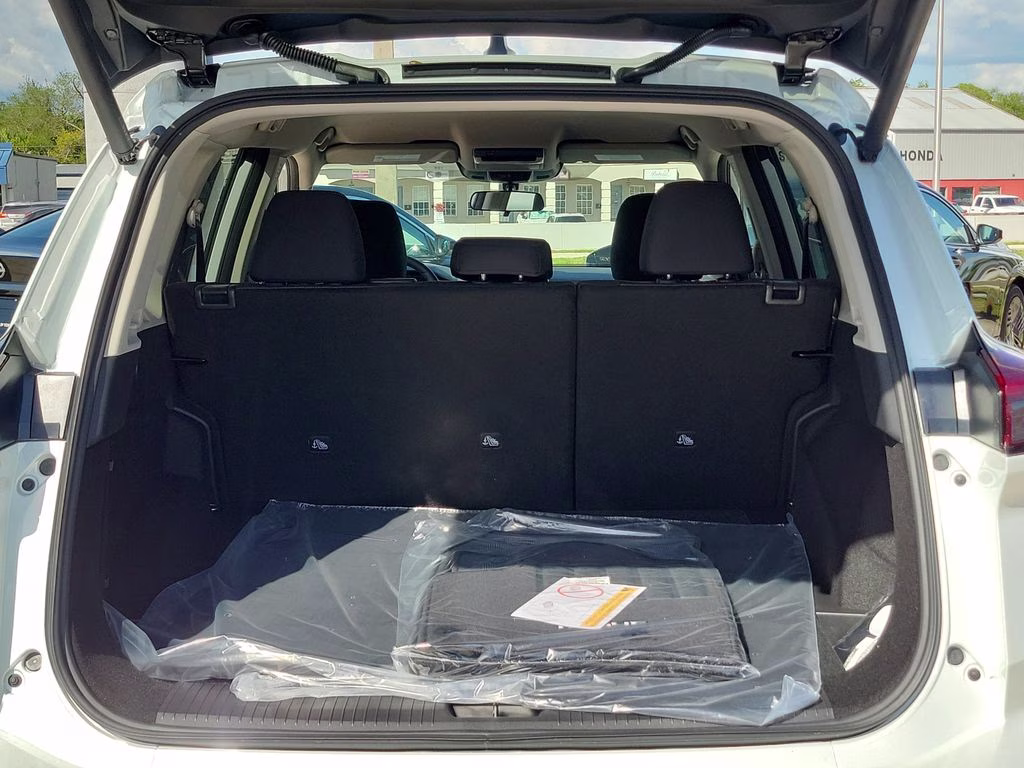 2026 Everest White Pearl Tricoat Nissan Rogue SV FWD SUV
