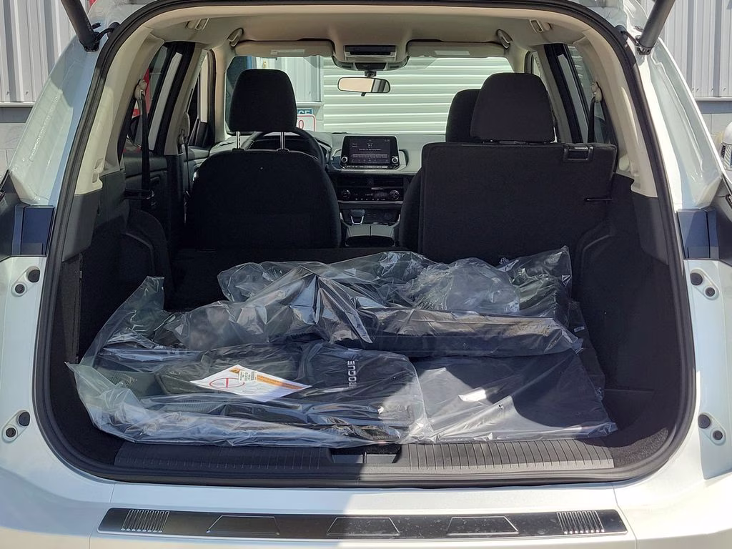 2026 Everest White Pearl Tricoat Nissan Rogue SV FWD SUV