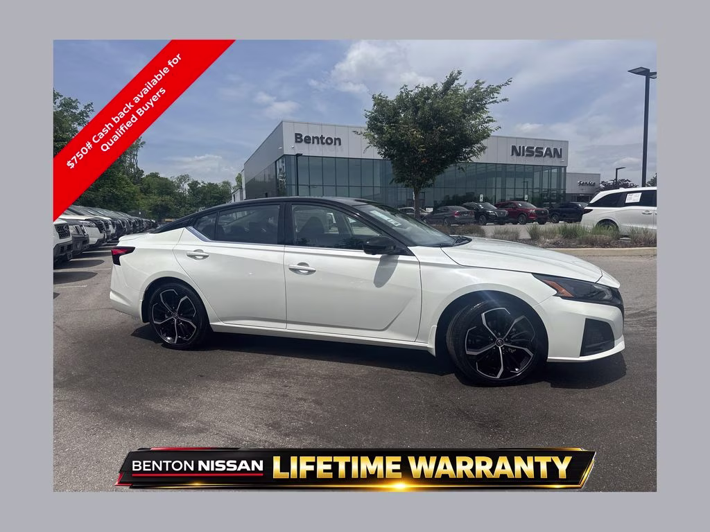 2026 Pearl White/Super Black Nissan Altima 2.5 SR FWD Sedan