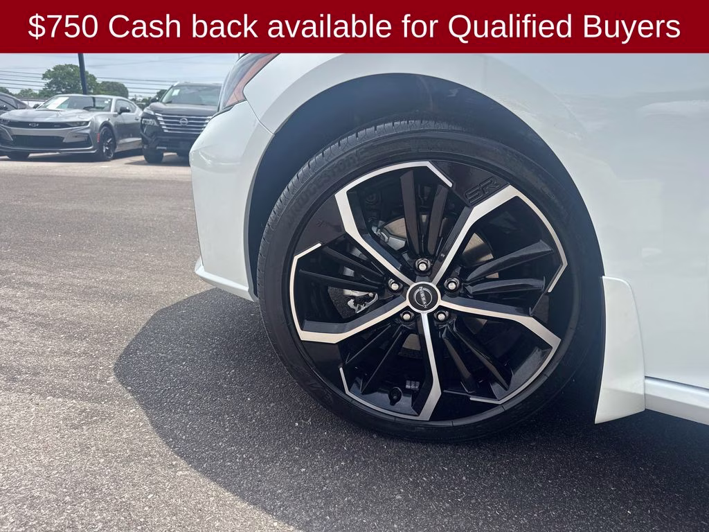2026 Pearl White/Super Black Nissan Altima 2.5 SR FWD Sedan