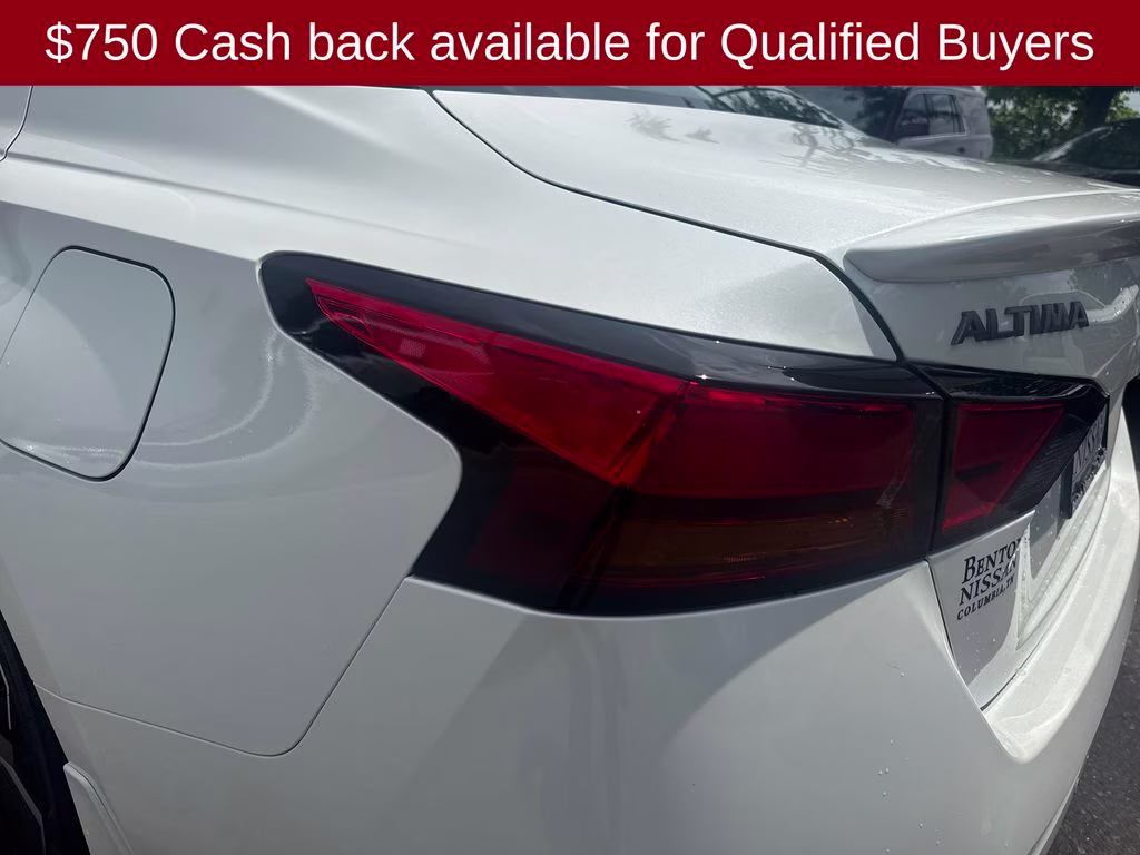 2026 Pearl White/Super Black Nissan Altima 2.5 SR FWD Sedan