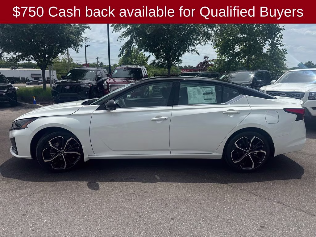 2026 Pearl White/Super Black Nissan Altima 2.5 SR FWD Sedan