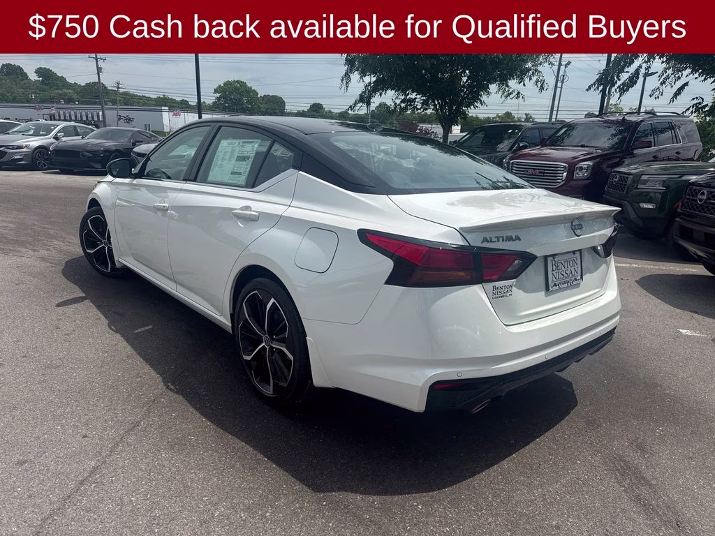 2026 Pearl White/Super Black Nissan Altima 2.5 SR FWD Sedan