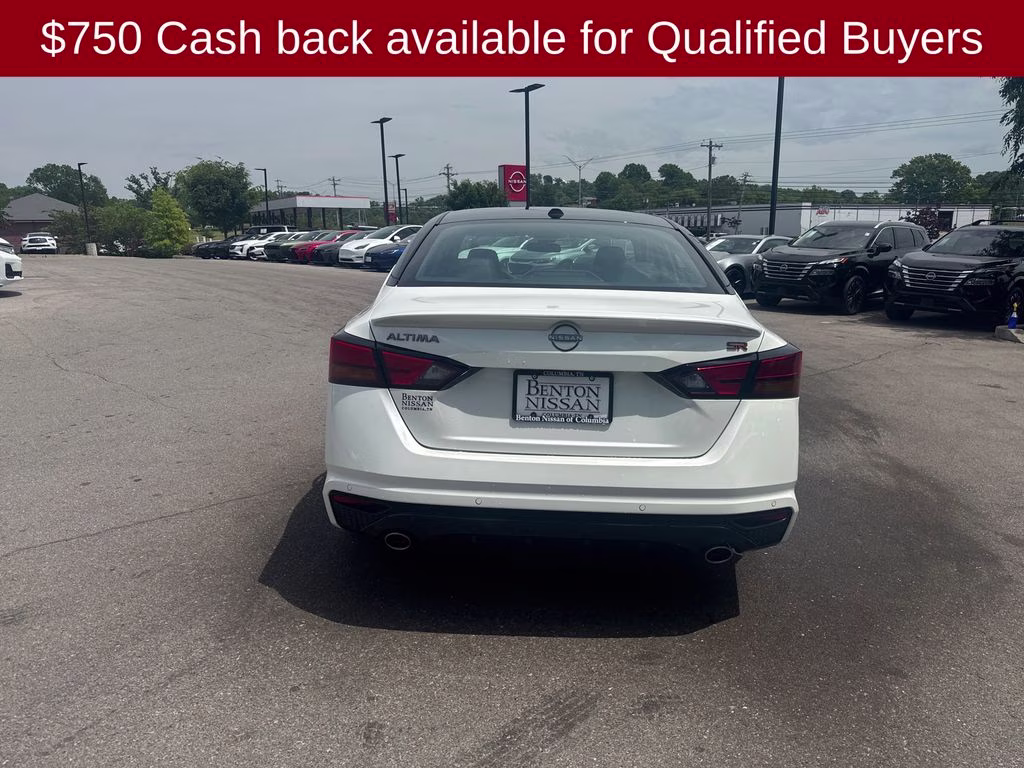 2026 Pearl White/Super Black Nissan Altima 2.5 SR FWD Sedan