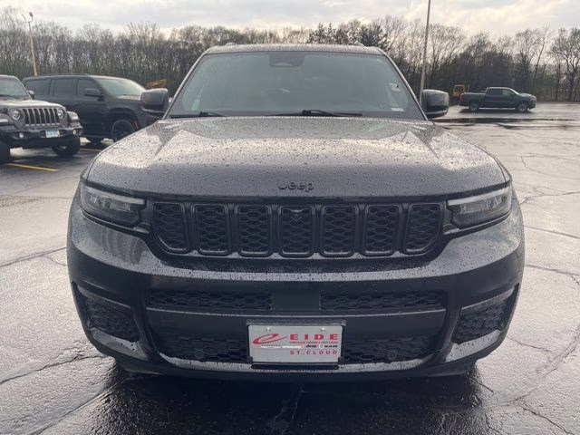 2025 Diamond Black Crystal Pearlcoat Jeep Grand Cherokee L Limited 4X4 SUV