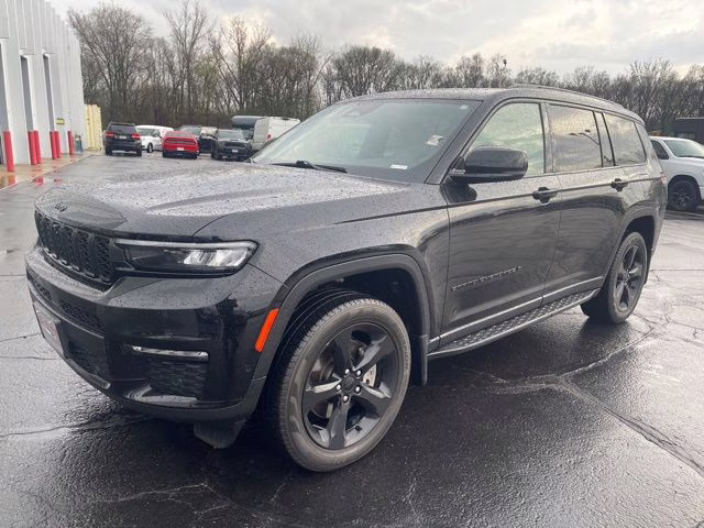 2025 Diamond Black Crystal Pearlcoat Jeep Grand Cherokee L Limited 4X4 SUV